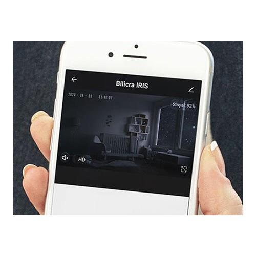 Bilicra Iris Mini BSCX2 Akıllı Kamera HD Yüksek Çözünürlük 1080 P yüksek çözünürlüklü kamerası sayesinde odanızdaki en küçük detayları bile net olarak görür. Kendinizi odanızda hissedebilirsiniz.